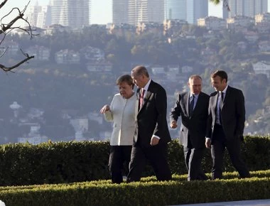 Τα ολίγα… ρωσικά της προσπάθησε να εξασκήσει η Μέρκελ - Τί ρώτησε τον Πούτιν (βίντεο)